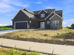 17566 Creekside Crossing Run, Huntertown, IN 46748