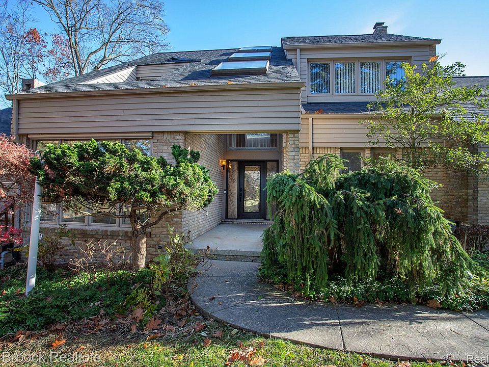 1st image of 5056 Mirror Lake Ct