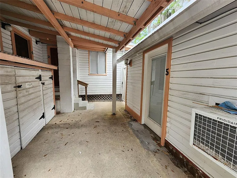 120 SE 7th St #5 — Photo 25