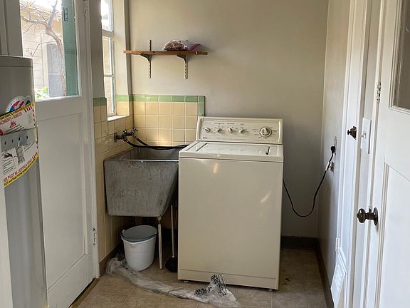 4th image of 2121 Williams St