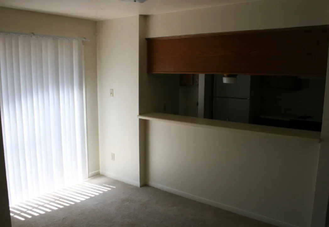 2 bed, 1.5 bath, 1078 sqft, $975 — Photo 3