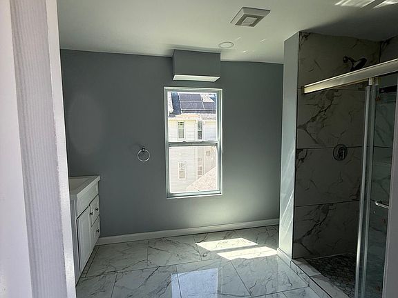 4th image of 23 E Myrtle St #2