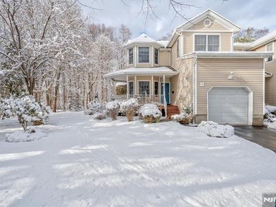 15 Paradise Place #C0008, Roseland, NJ, 07068