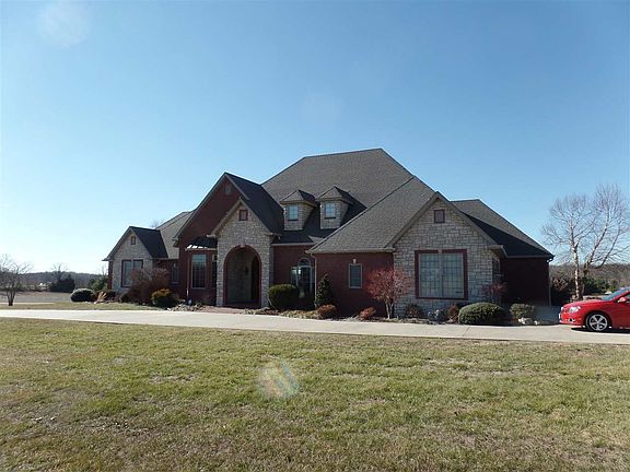 2nd image of 3325 Deerhaven