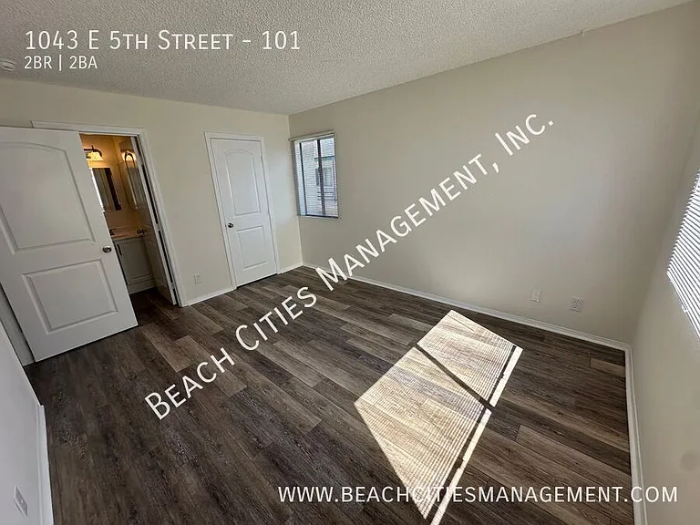 1043 E 5th St #101 — Photo 36