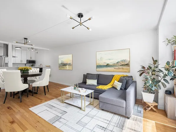 99 Pond Ave APT 202, Brookline, MA 02445