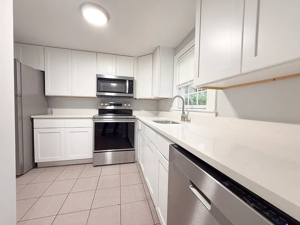 47 Bridge St #32