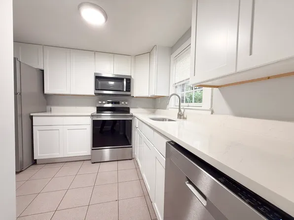 47 Bridge St #32, Pelham, NH 03076