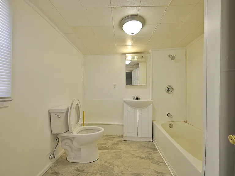 916 W Maple Ave N — Photo 3