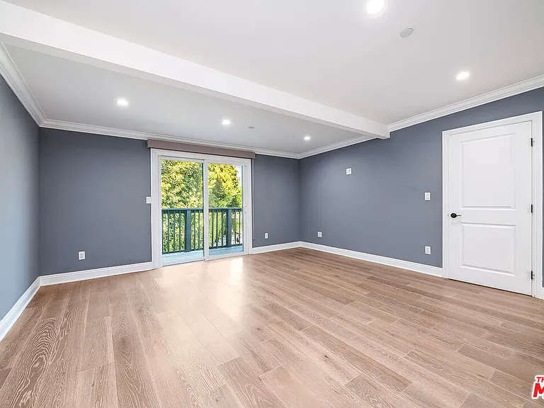 4222 Woodman Ave — Photo 31