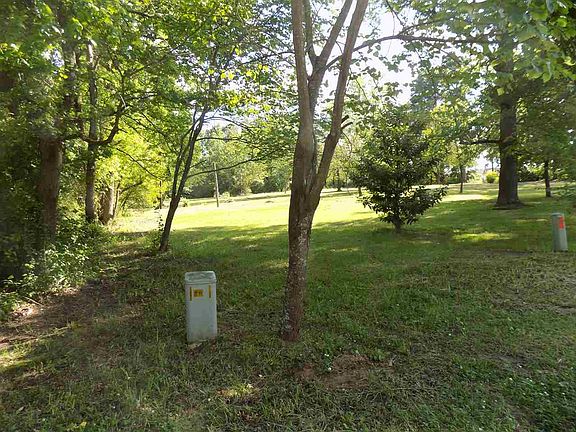 3rd image of 8510 N Kings Hwy