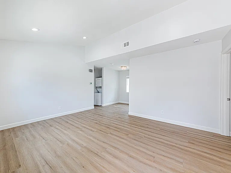 2400 W Commonwealth Ave #C — Photo 12