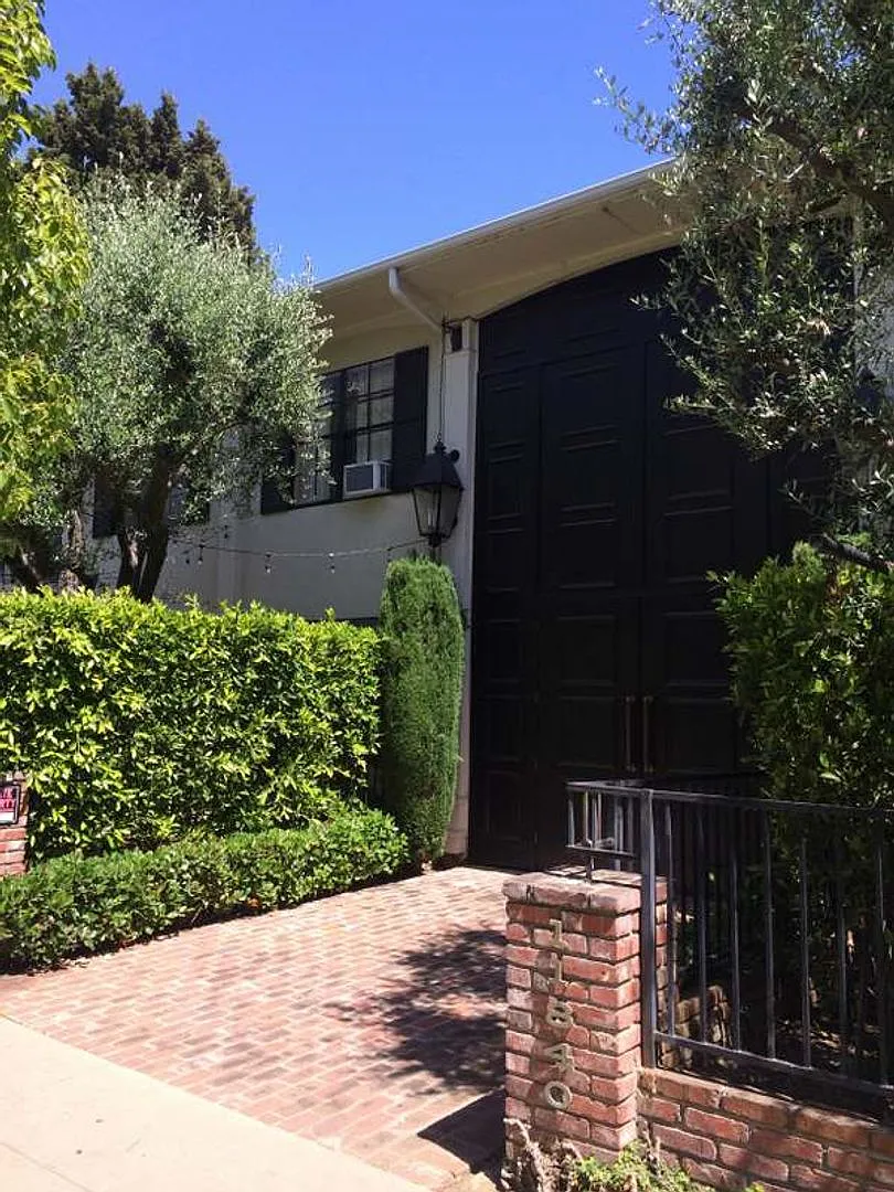 11840 Gorham Ave — Photo 1