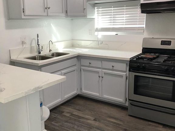 3rd image of 842 W 112th St