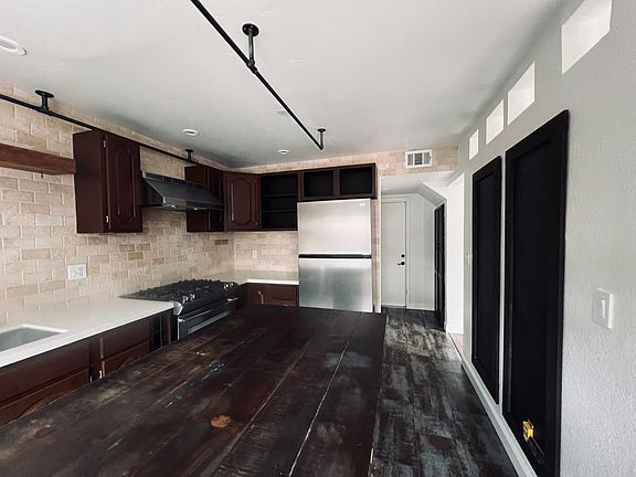 5th image of 2425 La Brea Ct #2425