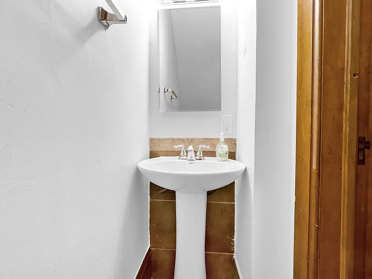 302 S Lincoln St — Photo 13