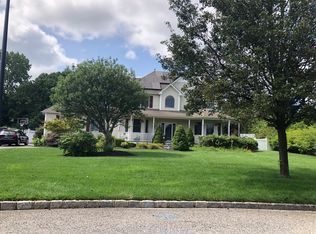 28 Meadow Ct, Wading River, NY 11792
