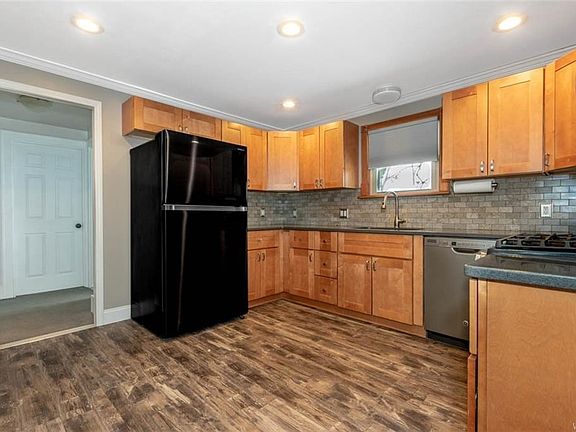 5th image of 73 Concord Dr