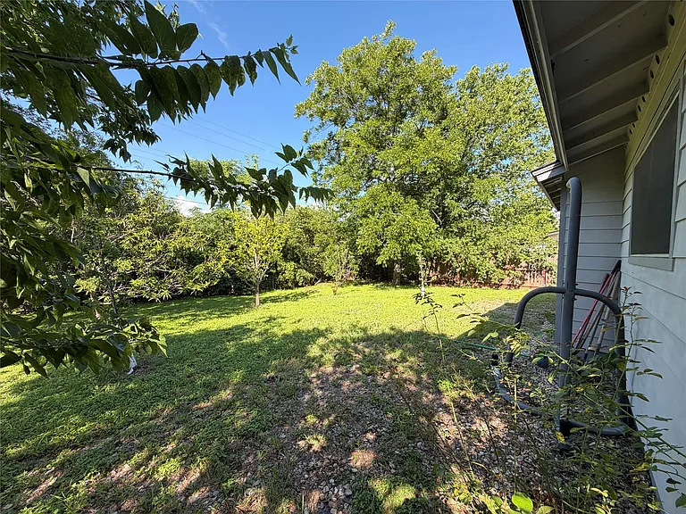 1200 Warrington Dr — Photo 11