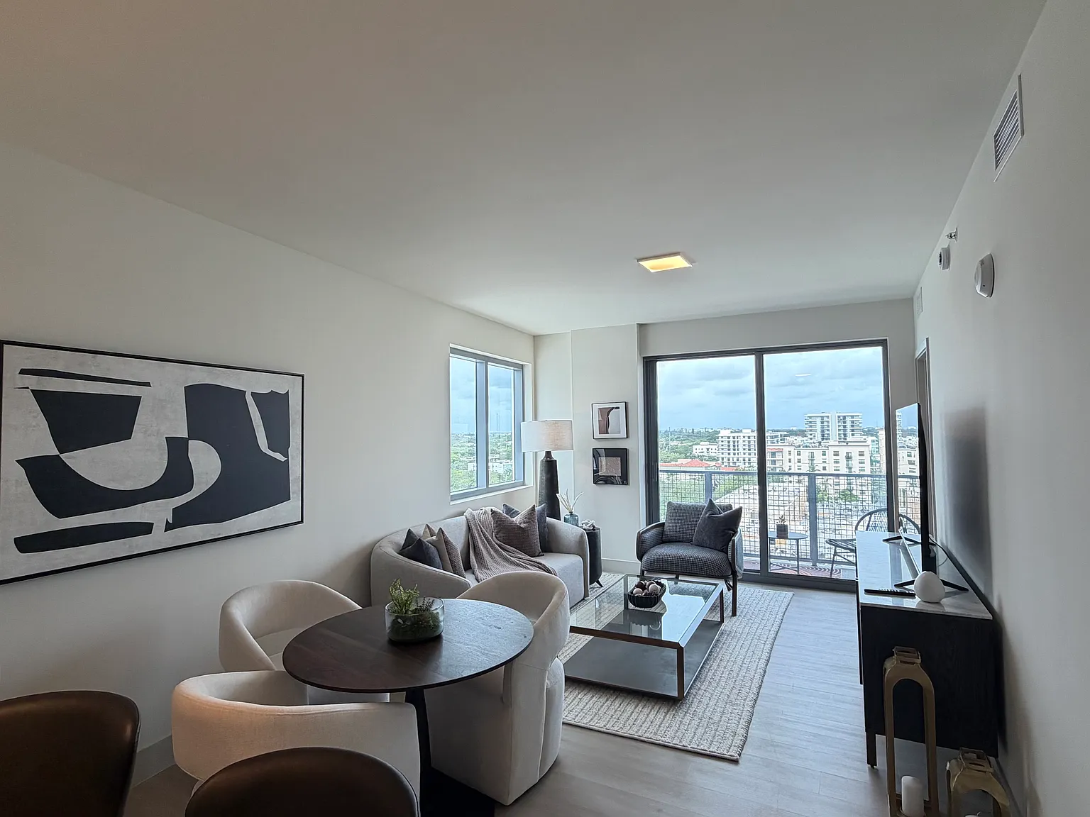 2 bed, 972 sqft, $2,938 — Photo 1