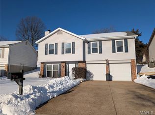 2549 Plymouth Dr, High Ridge, MO 63049