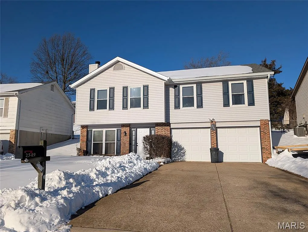 2549 Plymouth Dr photo 1