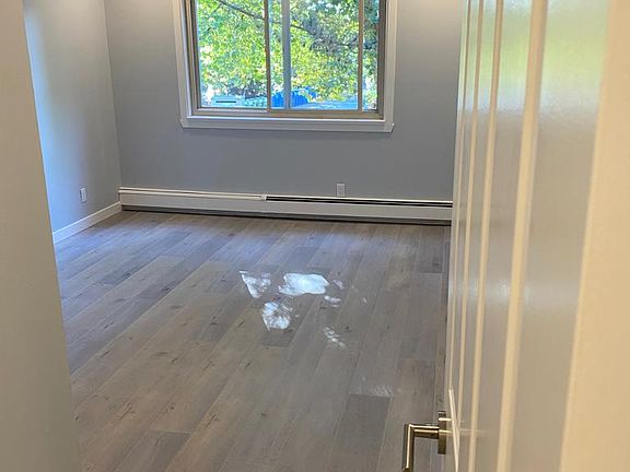 Master Bedroom (approx 15'x11')