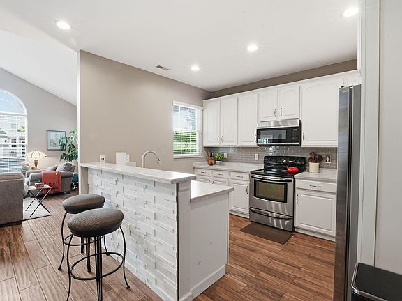 5th image of 5242 Bridwell Ln #10