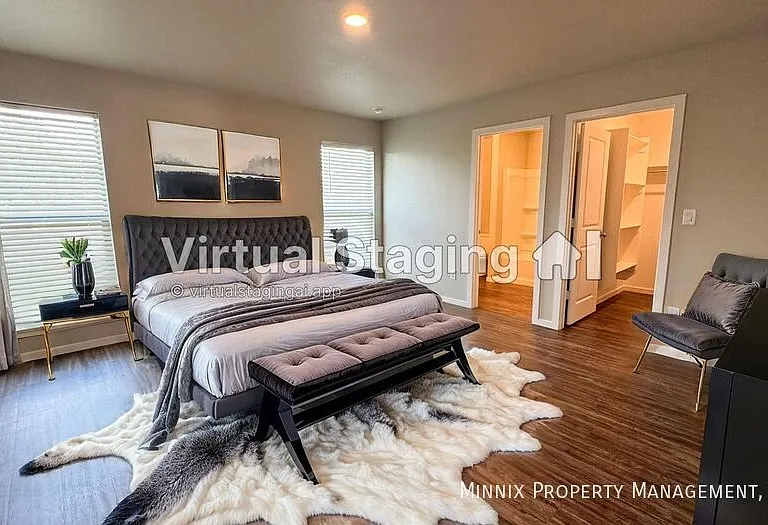 2033 Kenwood Ave — Photo 3