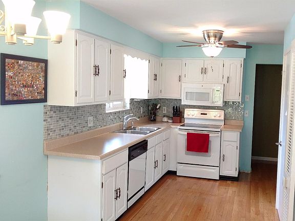 3rd image of 5712 Sprucewood Dr