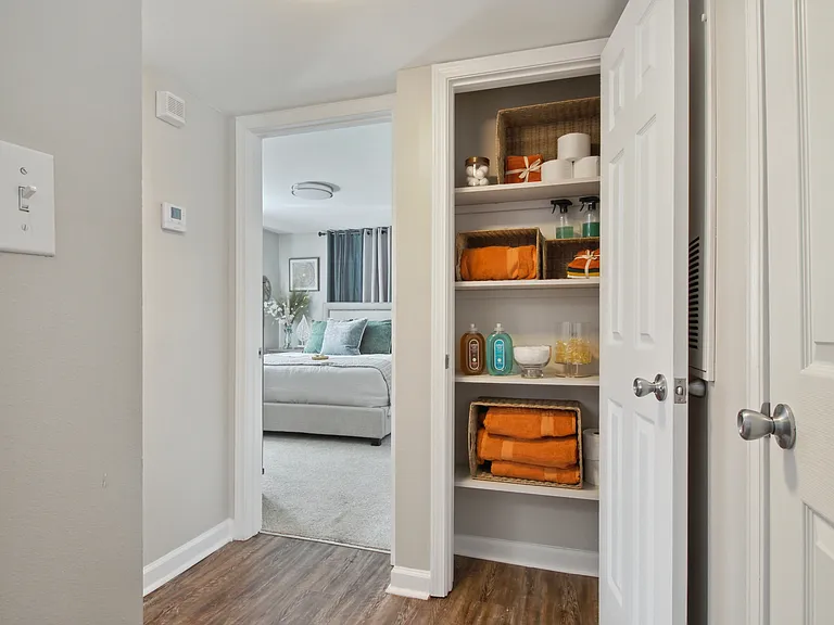 Emerald Pointe Apartment Homes — Photo 9