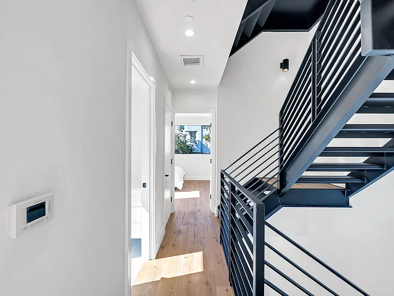 1123 N Formosa Ave #3 — Photo 12