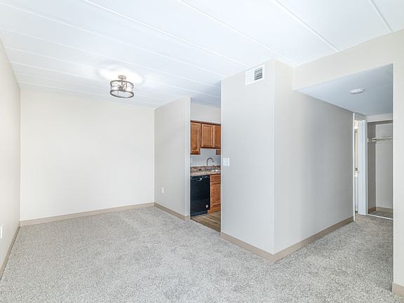 4th image of 2301 Surrey Ln #71