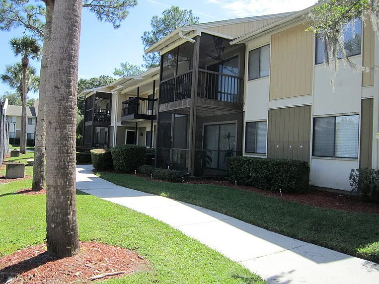 Stone Creek Apartments — Photo 2