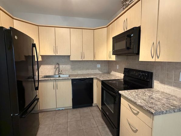 3 bedroom rental in Surrey — photo 15