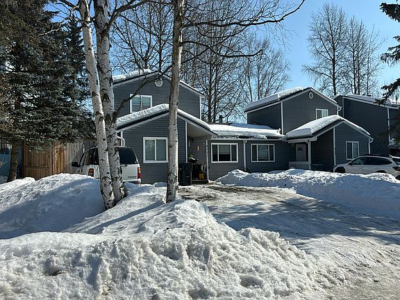 3rd image of 8121 Lamplighter Ct