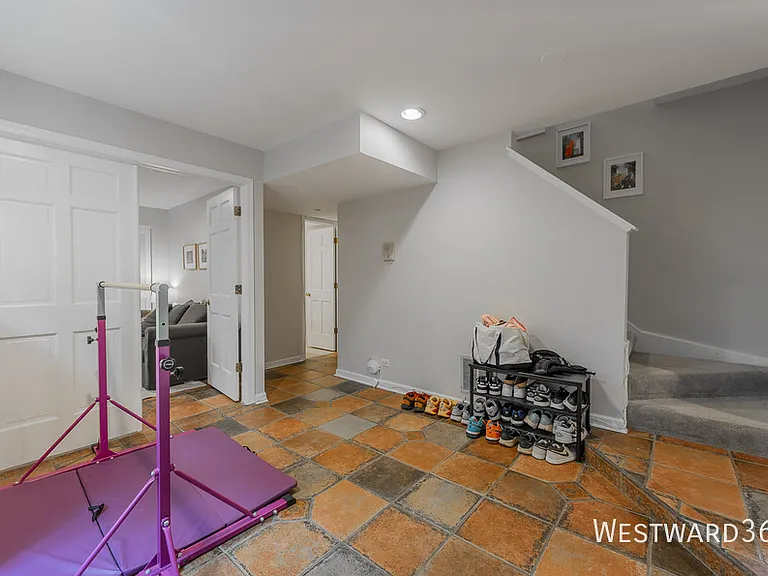 2336 N Lakewood Ave — Photo 21