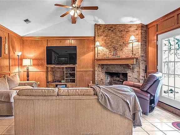 5th image of 1306 Hardwood Ln
