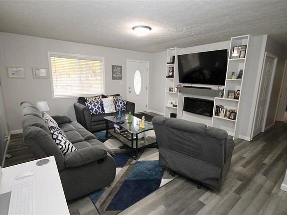 2nd image of 3444 Davis Dr