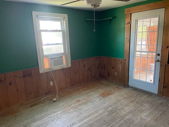 5th image of 183 Winton St