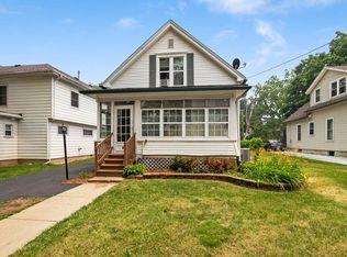 611 Grand Ave, Aurora, IL 60506