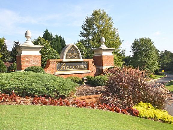 Brookshire Entrance
