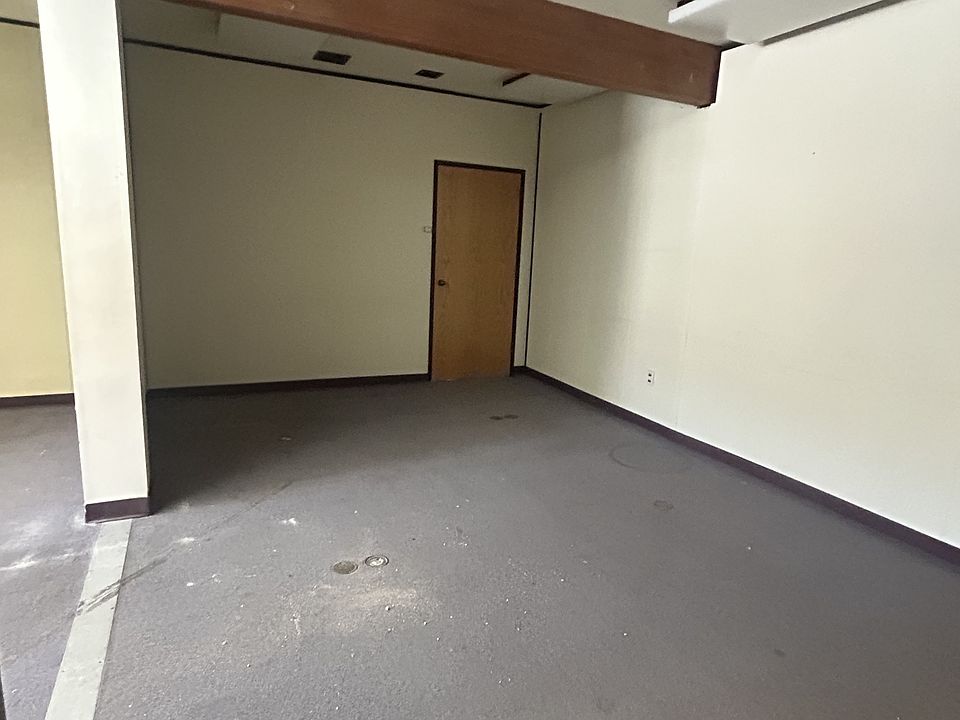 Building Photo 3