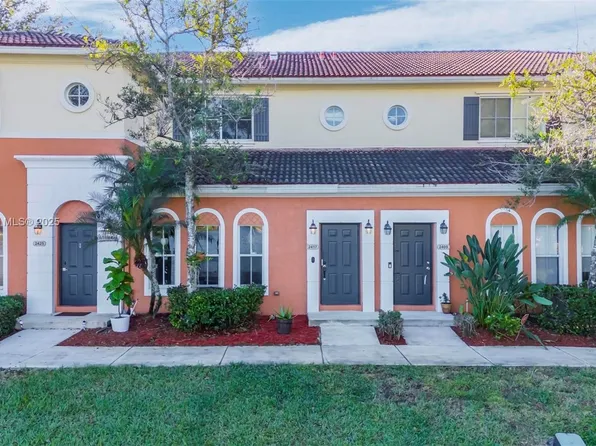 2417 SW 99th Way, Miramar, FL 33025
