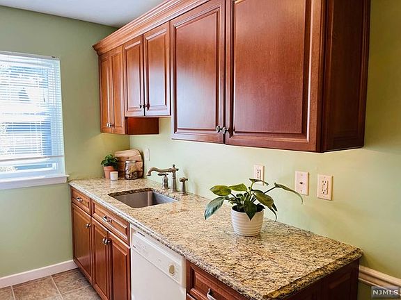 5th image of 79 Regency Park #79