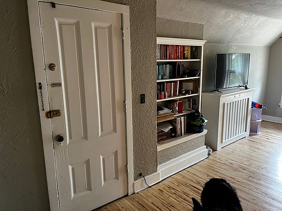 4th image of 424 Newton Ave S #3