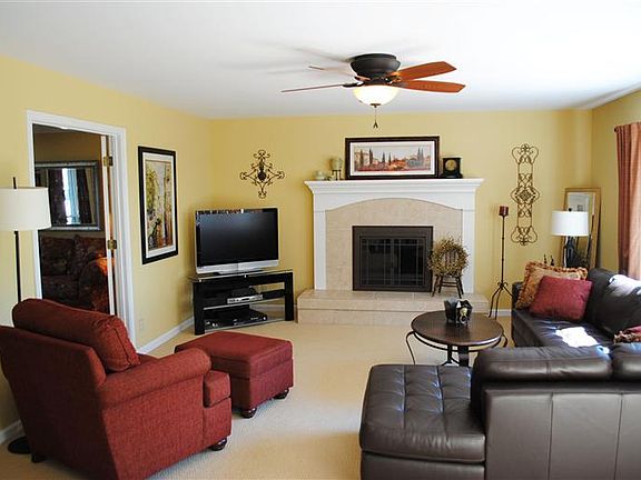 3rd image of 2571 Sierra Dr