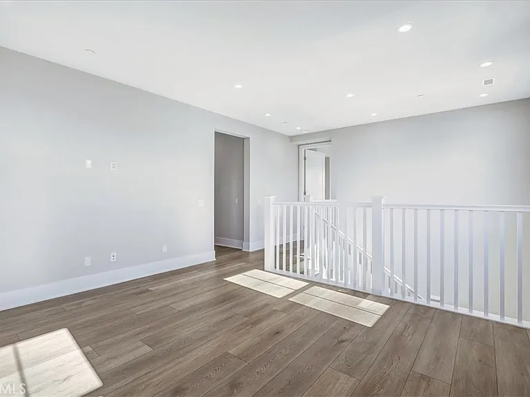 212 Mistwater — Photo 23