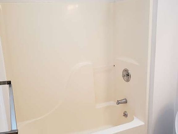 4th image of 5699 Wilshire Dr
