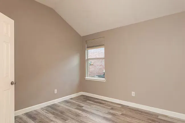 3 bed, 1894 sqft, $2,095 — Photo 3